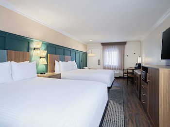 Standard Room, 2 Queen Beds (Pet Friendly)