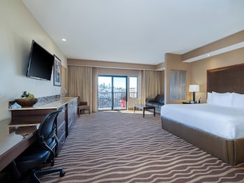 Suite, 1 King Bed with Sofa bed, Balcony