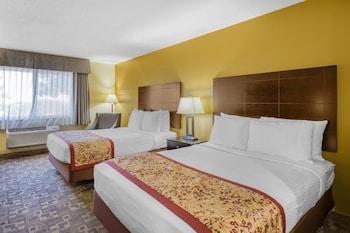 Standard Room, 2 Queen Beds, Accessible, Bathtub