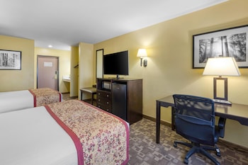 Standard Room, 2 Queen Beds, Accessible, Bathtub