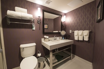 Junior Suite, 1 Double Bed, Accessible (Communications, Accessible Tub)