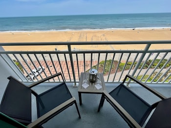 Suite, 1 Bedroom, Balcony, Pool View