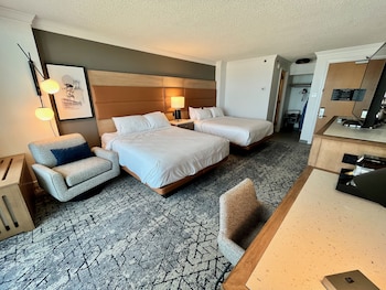 Room, 2 Queen Beds, Balcony, Oceanfront