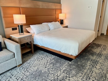 Room, 1 King Bed with Sofa bed, Balcony, Oceanfront