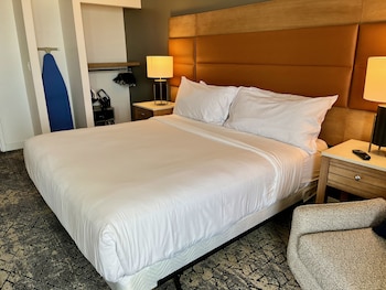 Room, 1 King Bed, Balcony, Pool View