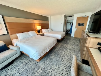 Room, 2 Queen Beds, Balcony, Oceanfront