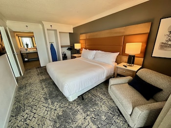 Room, 1 King Bed, Balcony, Pool View