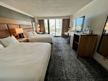 Room, 2 Queen Beds, Balcony, Partial Ocean View