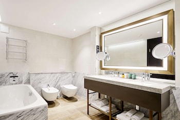 Suite, 1 King Bed, Non Smoking (Danube)