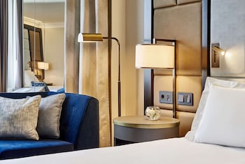 Superior Room, 1 King Bed, Non Smoking, River View (DANUBE)