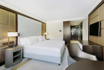 Superior Room, 1 King Bed, Non Smoking, River View (DANUBE)