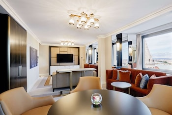 Suite, 1 King Bed, Non Smoking (Danube)