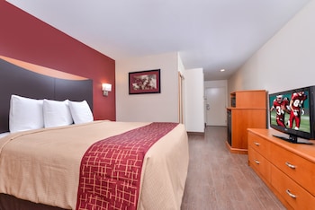 Deluxe Room, 1 Queen Bed (Smoke Free)