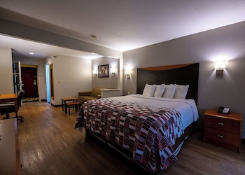 Suite, 1 King Bed (Smoke Free)