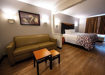 Suite, 1 King Bed (Smoke Free)
