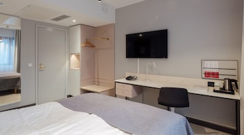 Standard Room, 1 Queen Bed