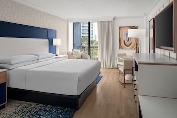 Room, 1 King Bed, Pool View