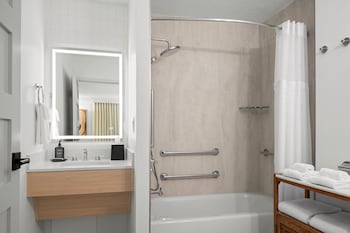 Room, 1 King Bed (Balcony)