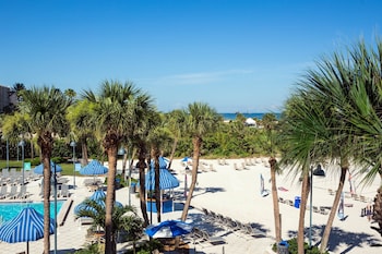 Room, 2 Queen Beds, Pool View