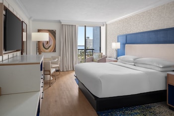 Room, 1 King Bed (Mobility/Hearing Access, Roll-In Shwr)