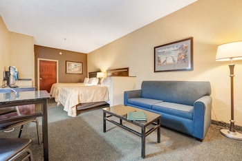 Studio Suite, Multiple Beds, Pool View