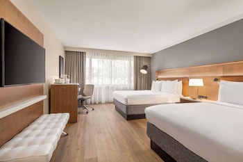 Suite, 2 Queen Beds, Non Smoking