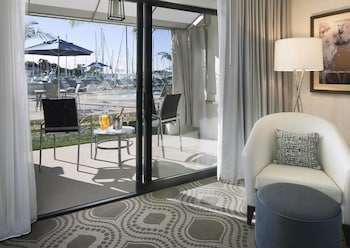 Room, 1 King Bed, Marina View, Poolside