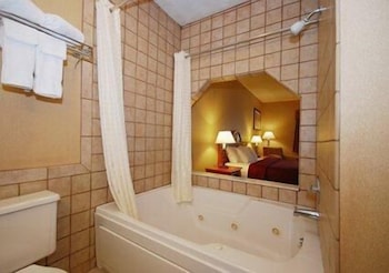 Standard Room, 1 King Bed, Smoking, Jetted Tub