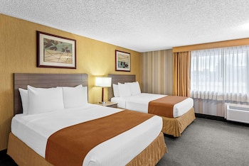 Standard Room, 2 Queen Beds, Accessible, Bathtub