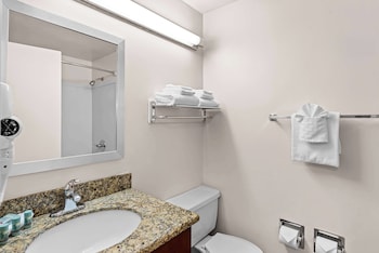 Standard Room, 1 Queen Bed, Non Smoking, Refrigerator & Microwave