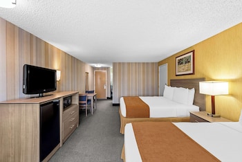 Standard Room, 2 Queen Beds, Accessible, Bathtub