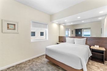 Suite, 1 Queen Bed with Sofa bed, Oceanfront
