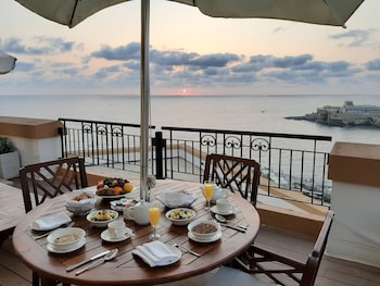 Deluxe Suite, 2 Twin Beds, Sea View
