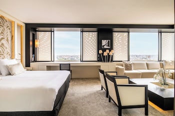 Panorama Suite (lounge access)