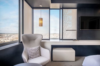 Deluxe Panorama corner (lounge access)