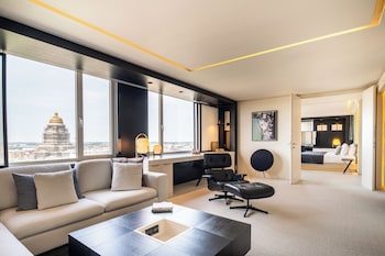 Splendour Suite (lounge access)