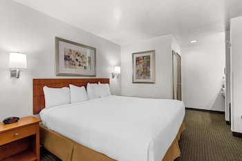 Suite, 1 King Bed, Non Smoking, Refrigerator & Microwave