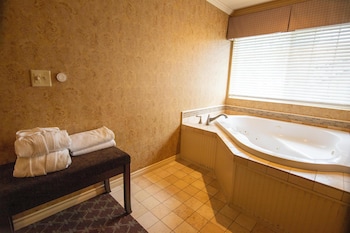 Suite, 1 King Bed, Non Smoking, Jetted Tub