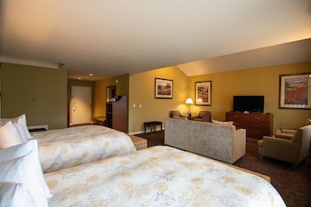 Family Suite, 2 Queen Beds, Non Smoking
