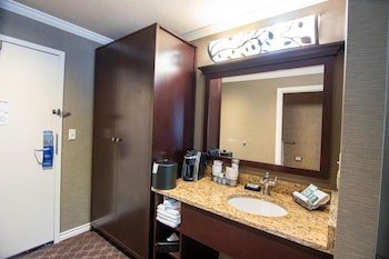 Deluxe Room, 1 King Bed, Non Smoking (Pet Friendly)