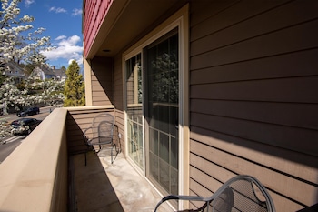 Deluxe Room, 2 Queen Beds, Non Smoking, Balcony