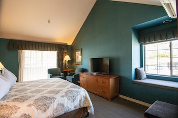 Deluxe Room, 1 King Bed, Non Smoking, Balcony