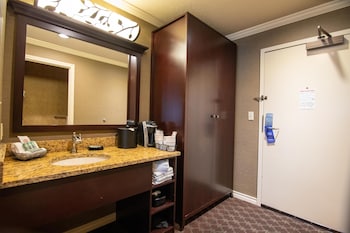 Deluxe Room, 2 Queen Beds, Non Smoking (Pet Friendly)