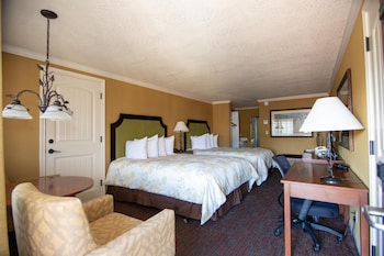 Standard Room, 2 Queen Beds, Non Smoking (Pet Friendly)