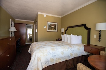 Suite, 2 Queen Beds, Non Smoking (Pet Friendly)