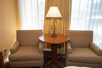 Deluxe Room, 2 Queen Beds, Accessible, Patio (Walk-in Shower)