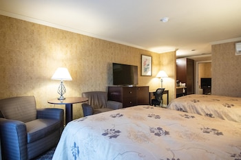 Family Suite, 2 Queen Beds, Non Smoking