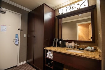 Deluxe Room, 2 Queen Beds, Non Smoking, Patio (Pet Friendly)