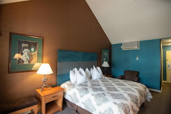 Deluxe Room, 1 King Bed, Non Smoking, Balcony