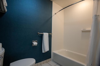Deluxe Room, 2 Queen Beds, Non Smoking, Balcony